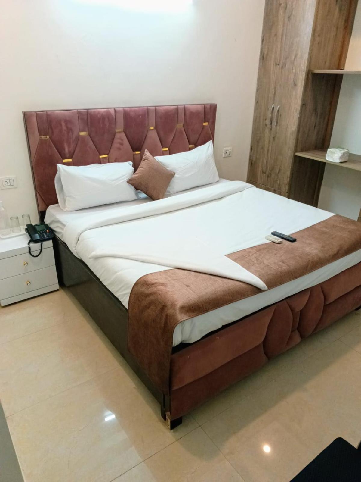 Soooper Hotel Γκουργκάον Εξωτερικό φωτογραφία