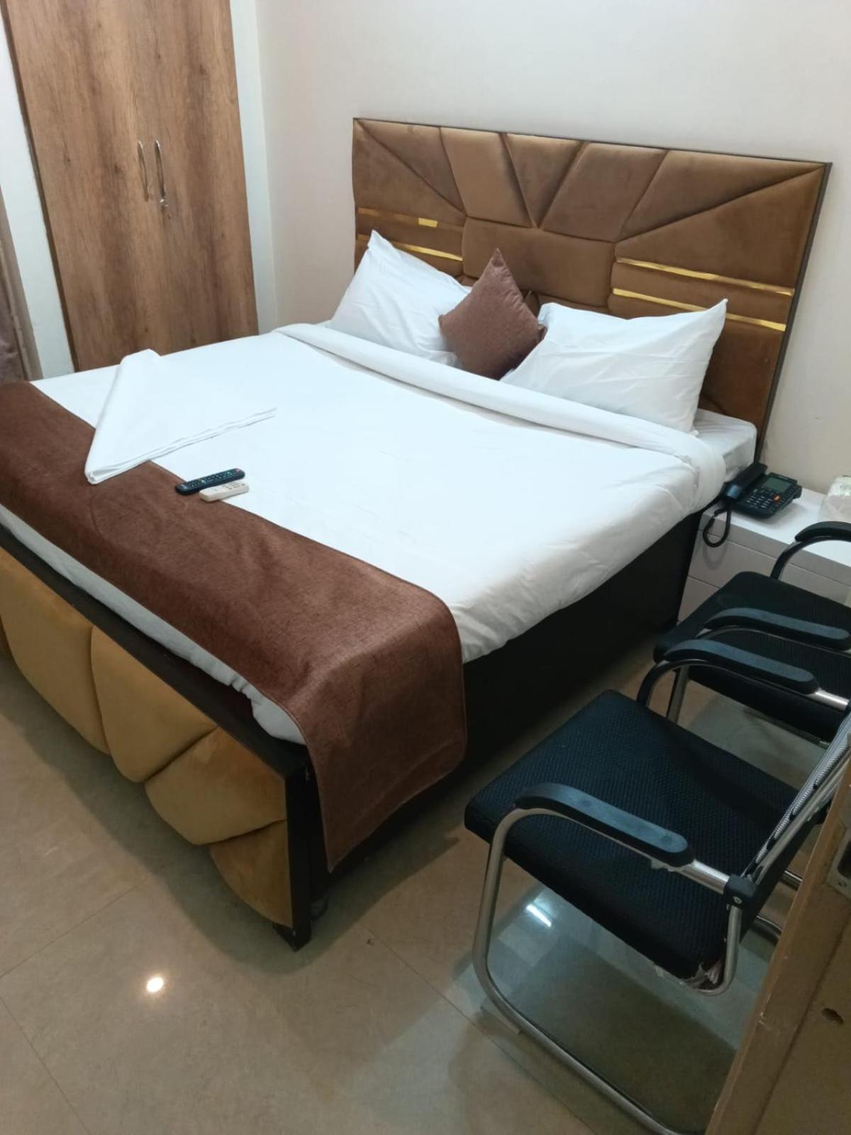 Soooper Hotel Γκουργκάον Εξωτερικό φωτογραφία