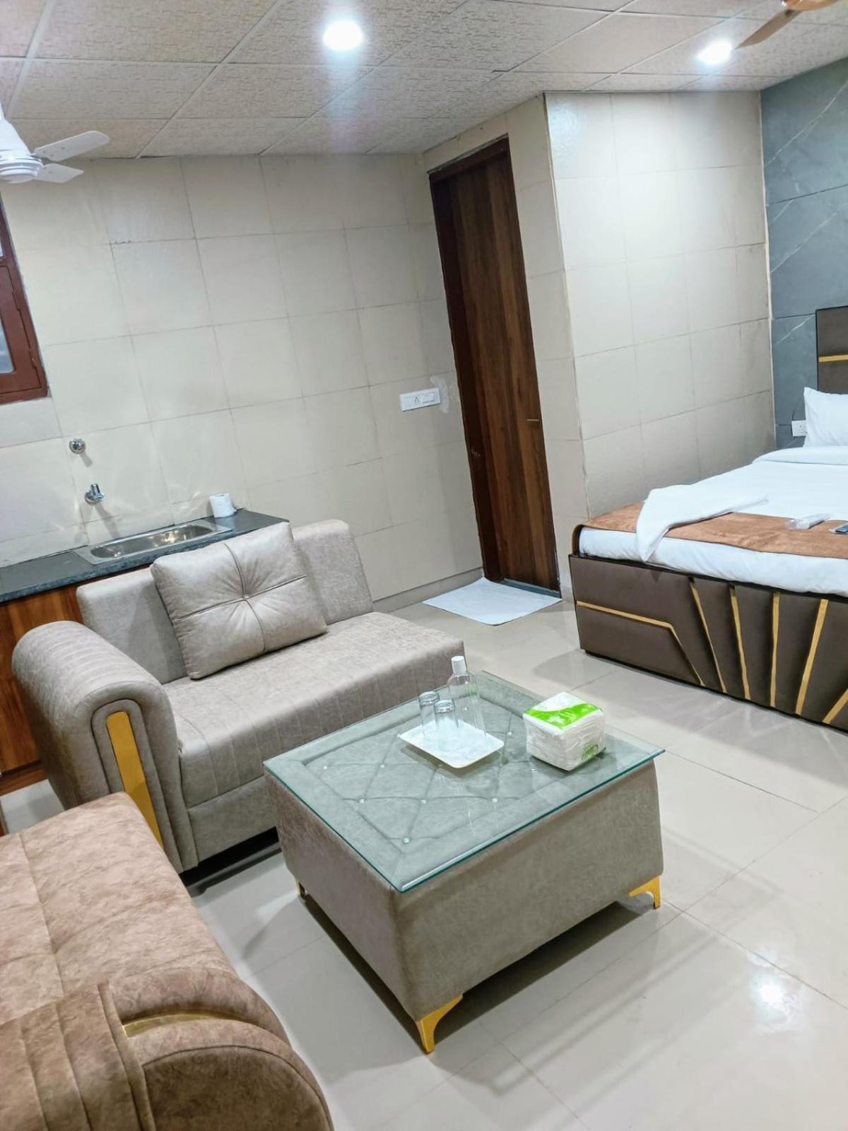 Soooper Hotel Γκουργκάον Εξωτερικό φωτογραφία