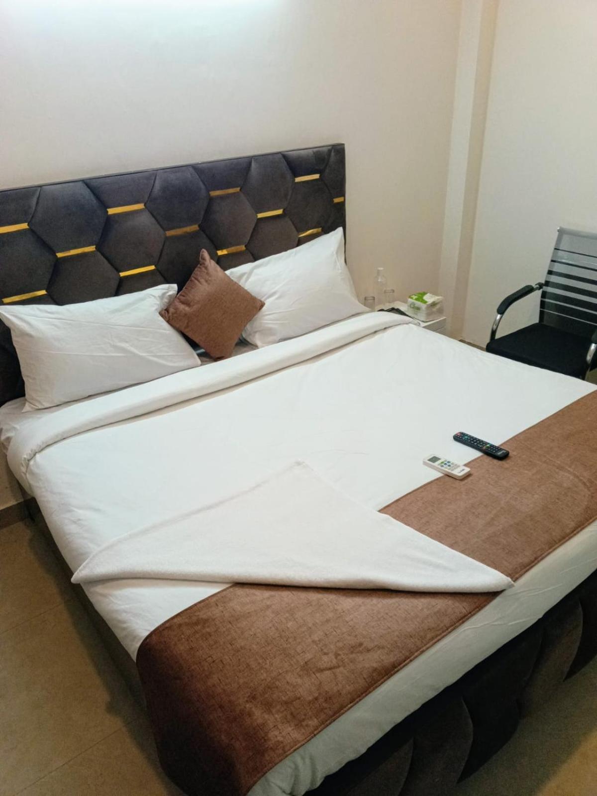 Soooper Hotel Γκουργκάον Εξωτερικό φωτογραφία