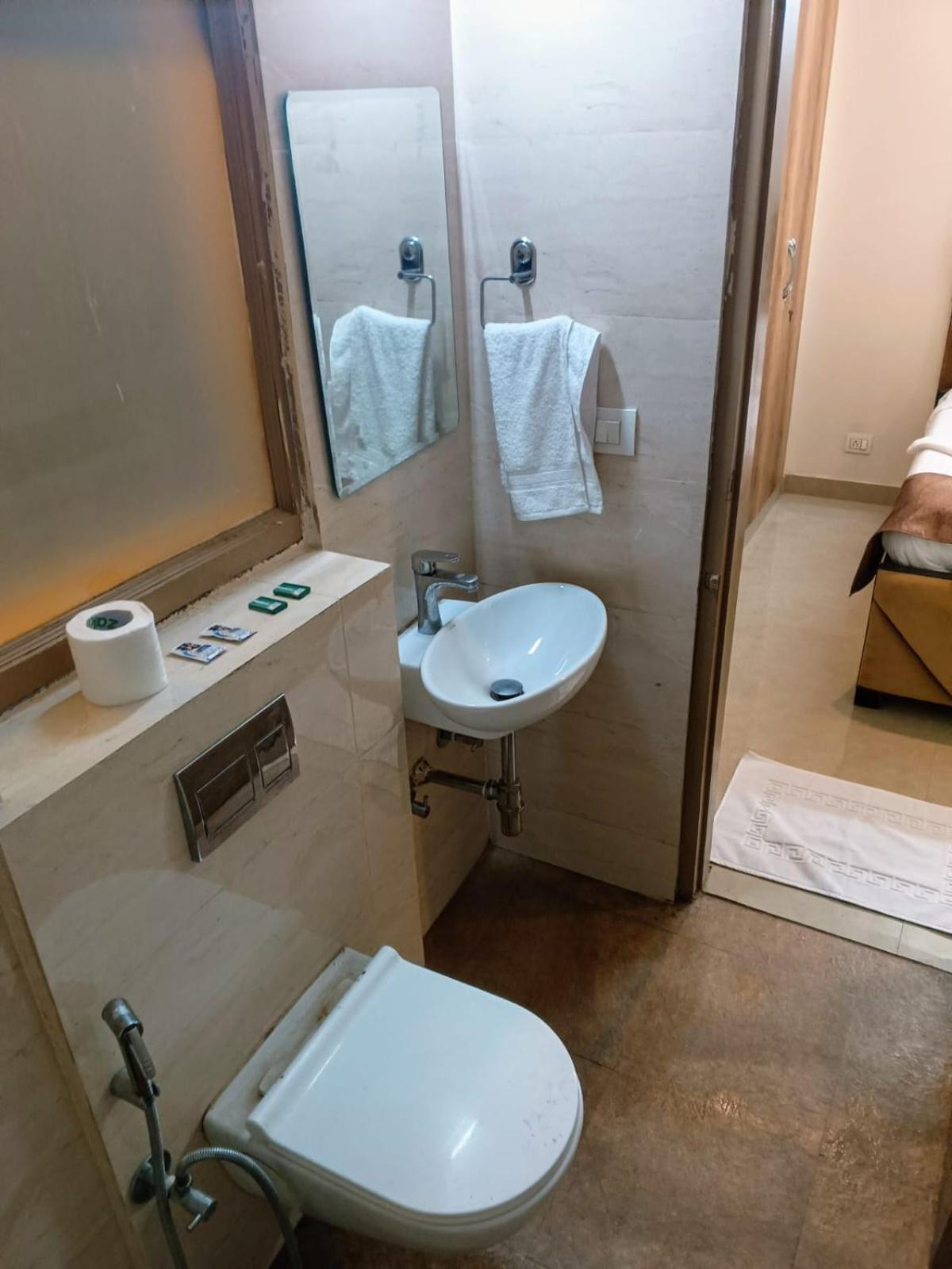 Soooper Hotel Γκουργκάον Εξωτερικό φωτογραφία