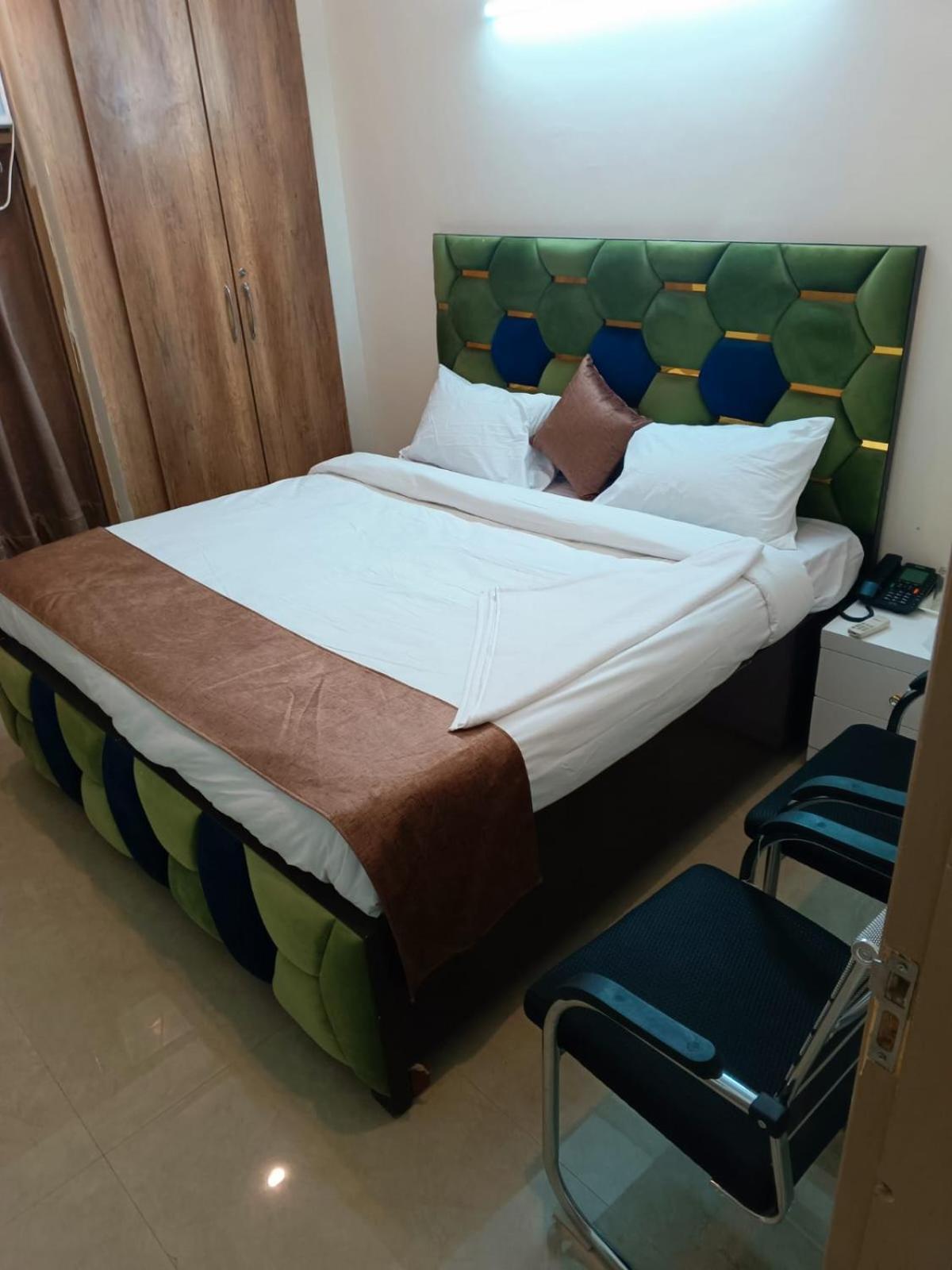 Soooper Hotel Γκουργκάον Εξωτερικό φωτογραφία