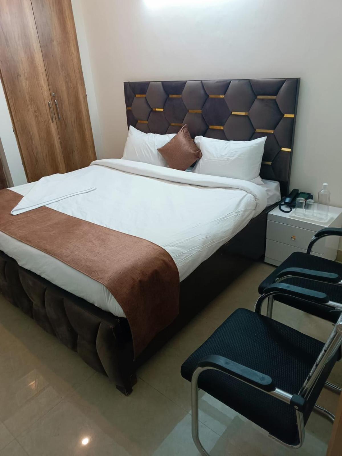 Soooper Hotel Γκουργκάον Εξωτερικό φωτογραφία