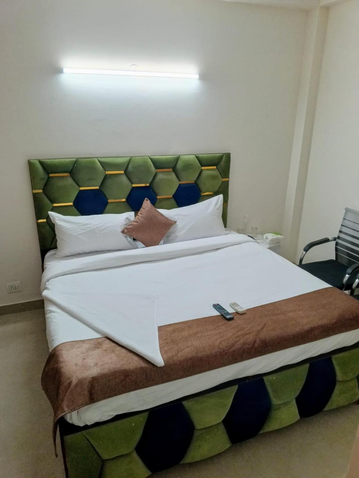 Soooper Hotel Γκουργκάον Εξωτερικό φωτογραφία